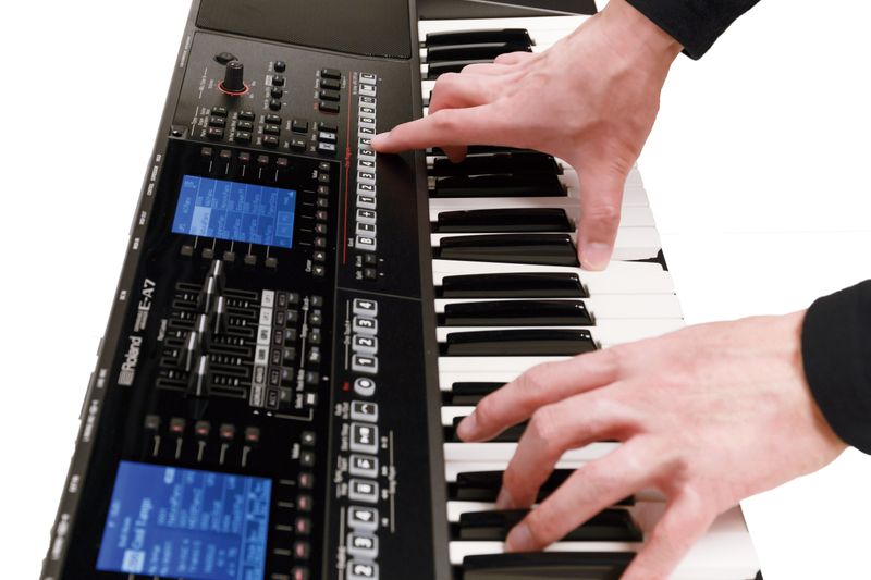Roland E-A7 Expandable Arranger keyboard